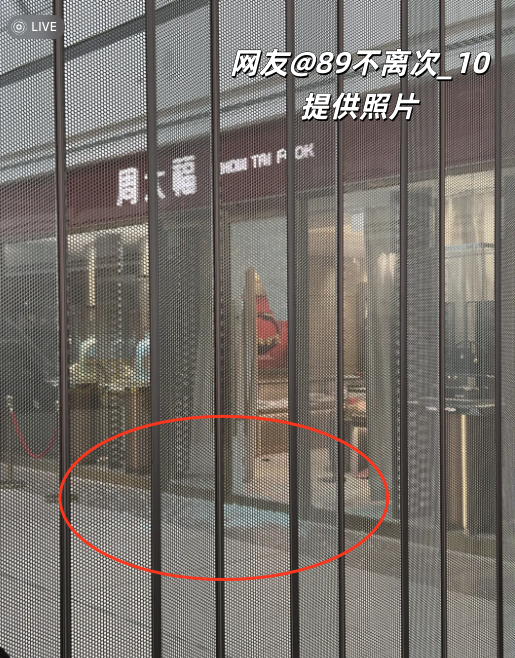 突发！多伦多Fairview mall金店被砸！劫匪摔个大屁墩！保安只顾拍视频